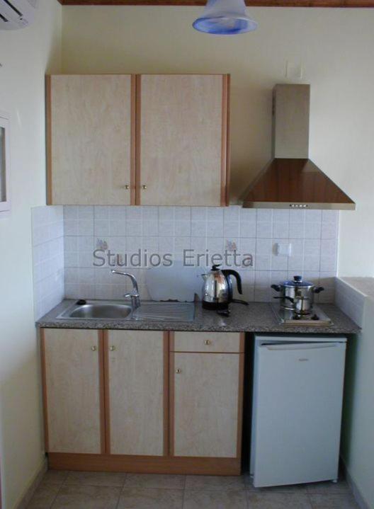 Erietta Studios Свороната Номер фото